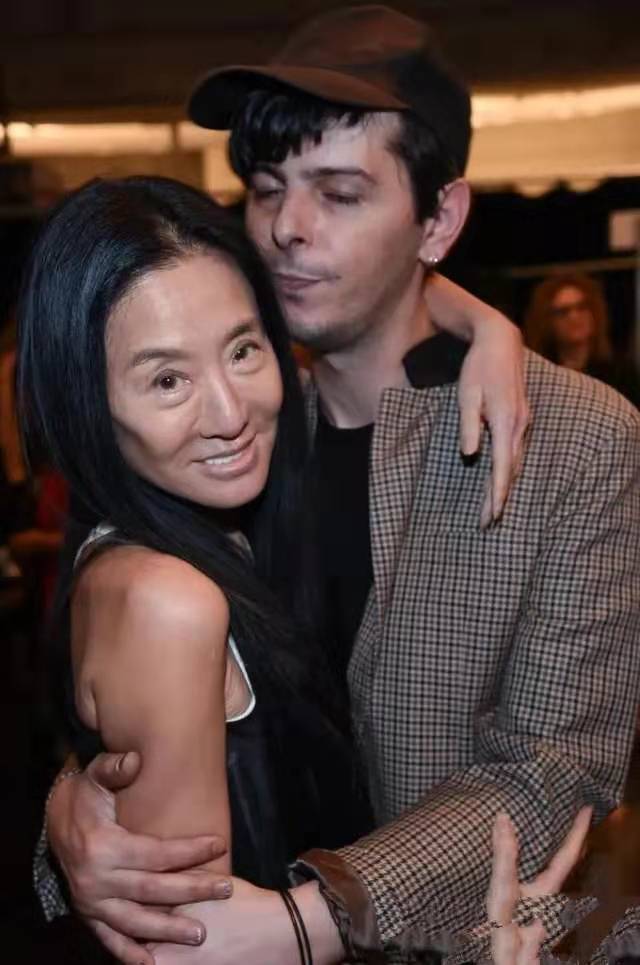 72岁婚纱女王王薇薇生日照曝光,婚纱女王王薇薇72岁素颜照