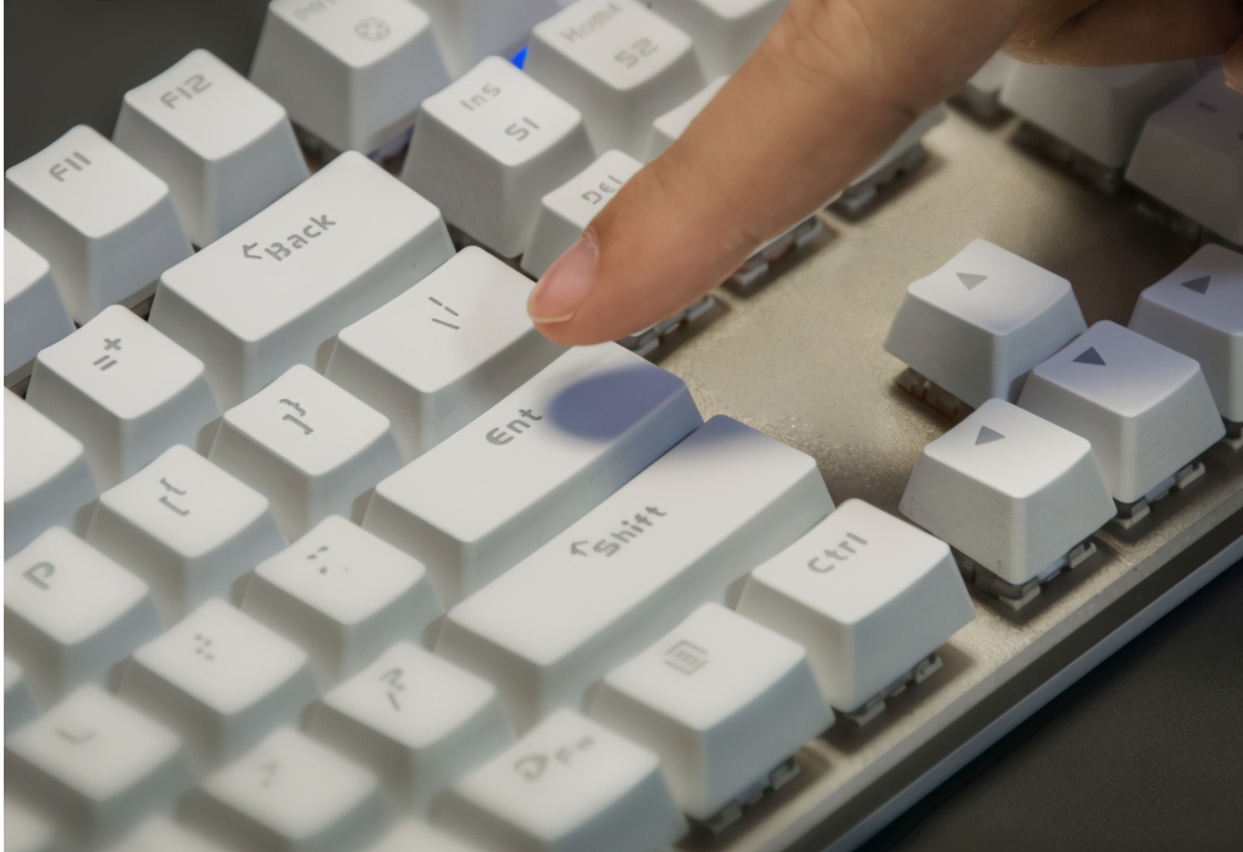 键盘上哪个按键可以代替鼠标右键,键盘上有什么键可以代替鼠标右键