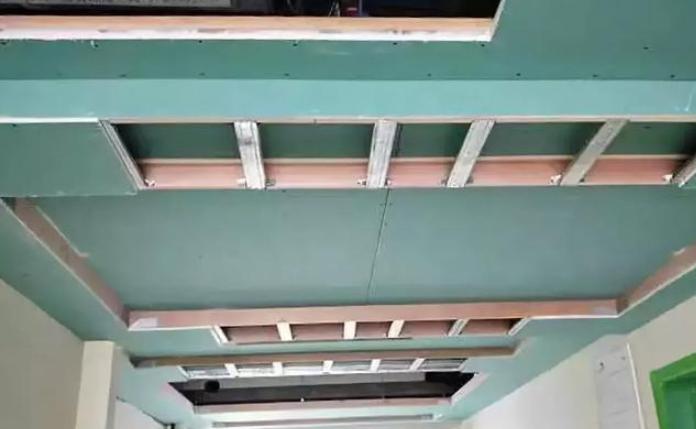 吊顶受潮脱了一块如何维修,吊顶潮湿发霉掉渣补救方法