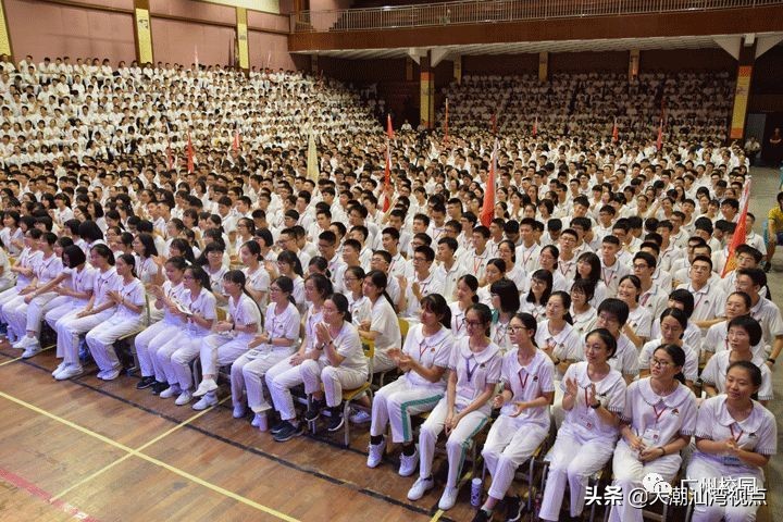 潮汕哪个学校校服最好看,潮汕校服排名前十