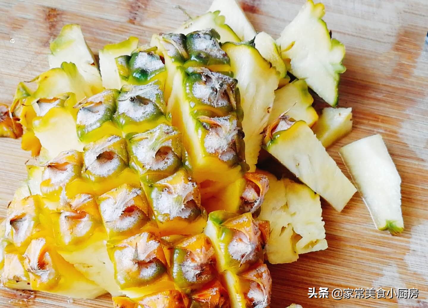 菠萝好吃不会削？简单一招处理菠萝，不用削皮不用挖眼，香甜可口