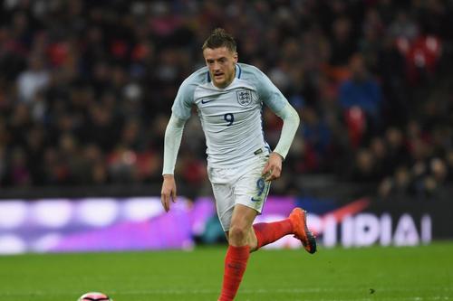 24岁迎来顶级联赛首秀,24岁踢职业足球晚么