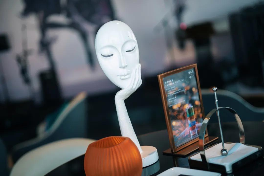 把繁华踩在脚下,将吃喝囊括周边。去长沙要住地标里