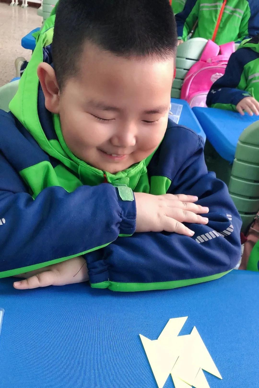 【寓教于乐】敕勒川绿地小学乌兰分校一年级开展​玩转七巧板趣味拼搭活动​