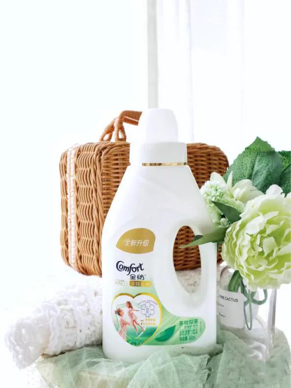 T恤穿腻了？想要时髦又遮肉，春夏白衬衫应该这么洗和这样穿