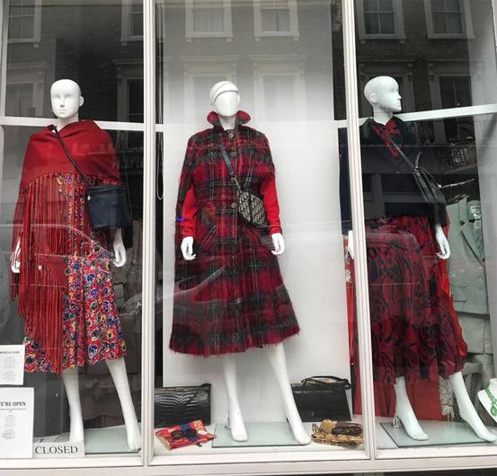 「体面游」伦敦篇：到古着店淘60英镑prada连衣裙