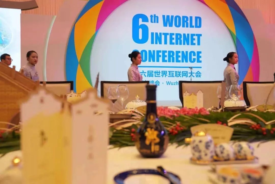 青花郎跑酒,青花郎飞天对比