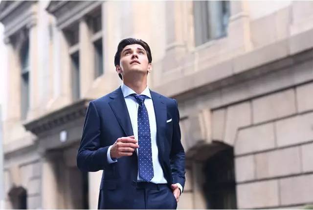 西裤磨亮了怎么办,西裤后面磨亮了