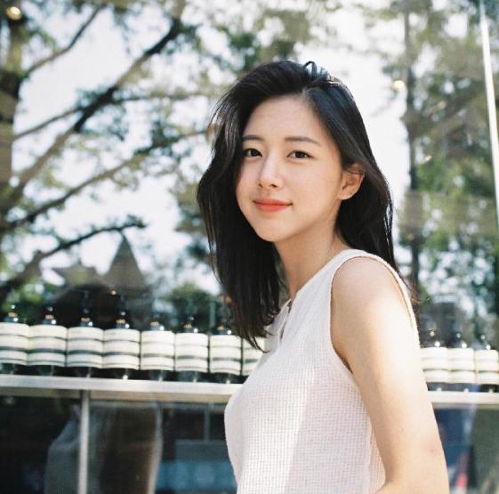 INS上活捉一名氧气少女，脸蛋精致衣品也是一级棒，看一眼就心动