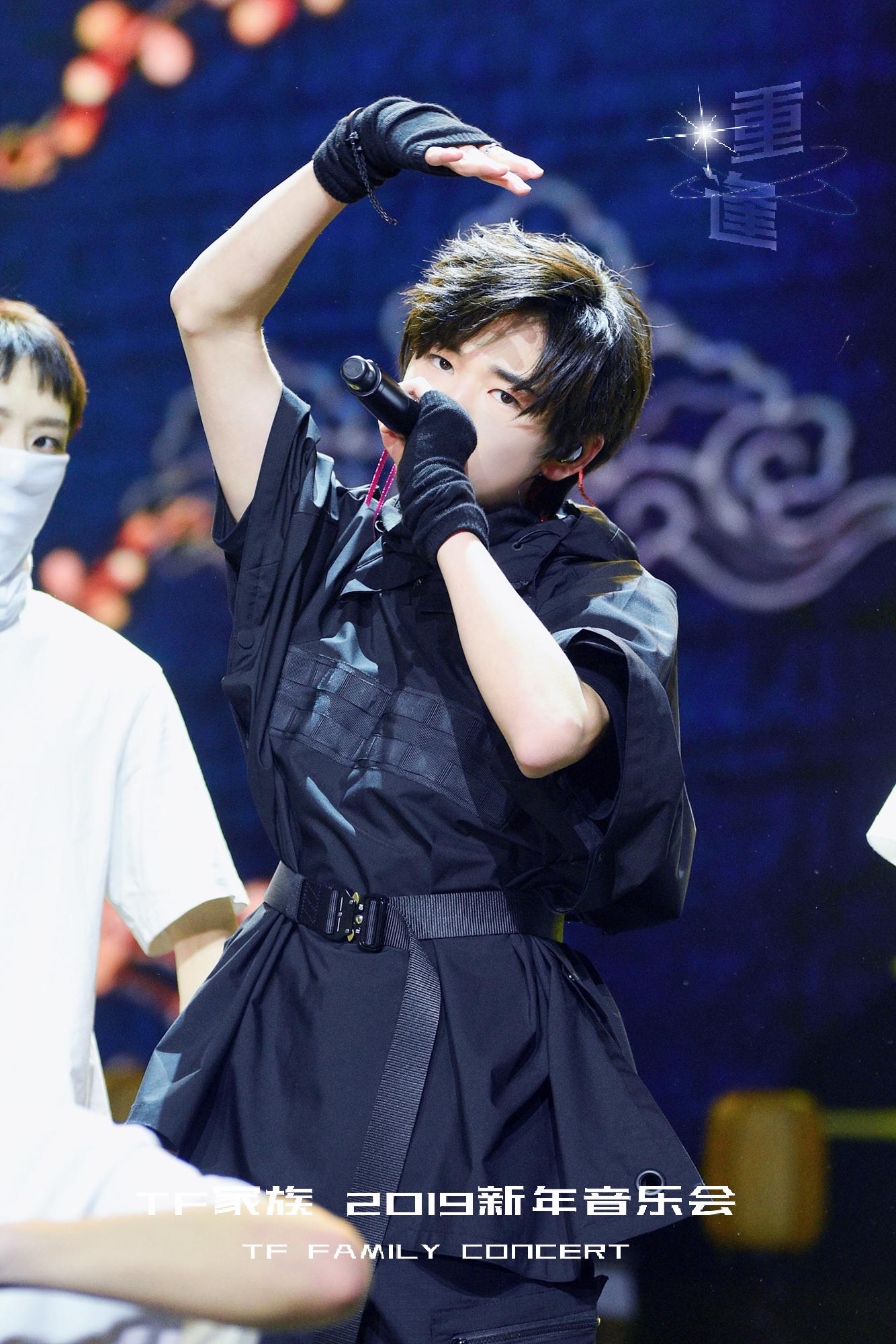 时代峰峻新年音乐会重逢姚景元,时代峰峻三代和二代重逢音乐会