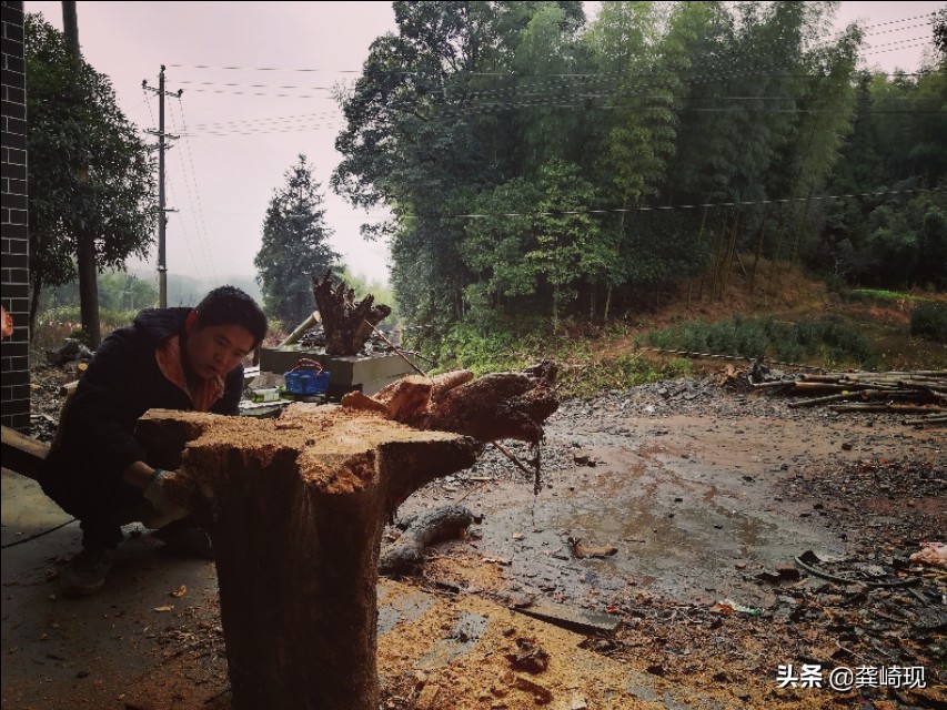 用根雕茶桌喝茶,根雕小茶桌泡茶