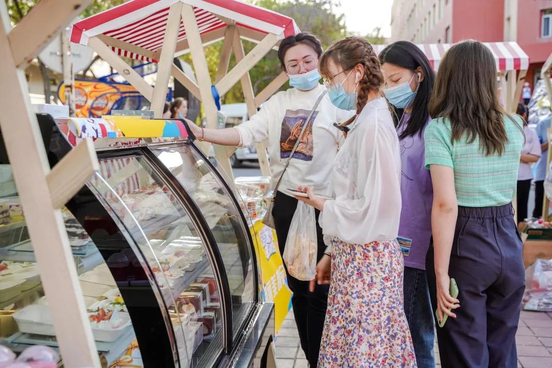 校园美食节登上热搜，*疆新**师范大学没想到你是这样的