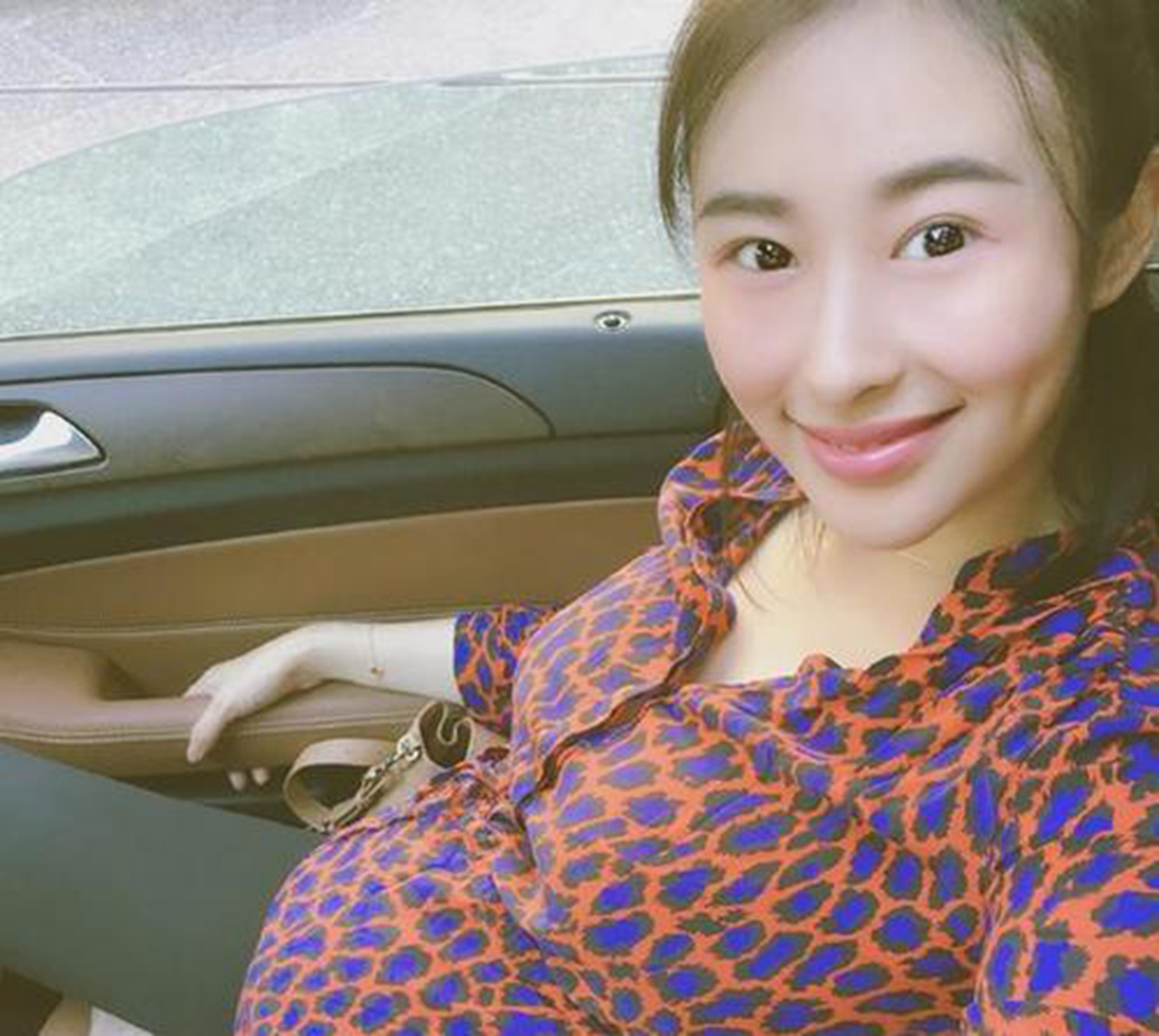 33岁足球宝贝*兽兽**，旗袍装优雅大方，嫁给富二代成为贤妻良母