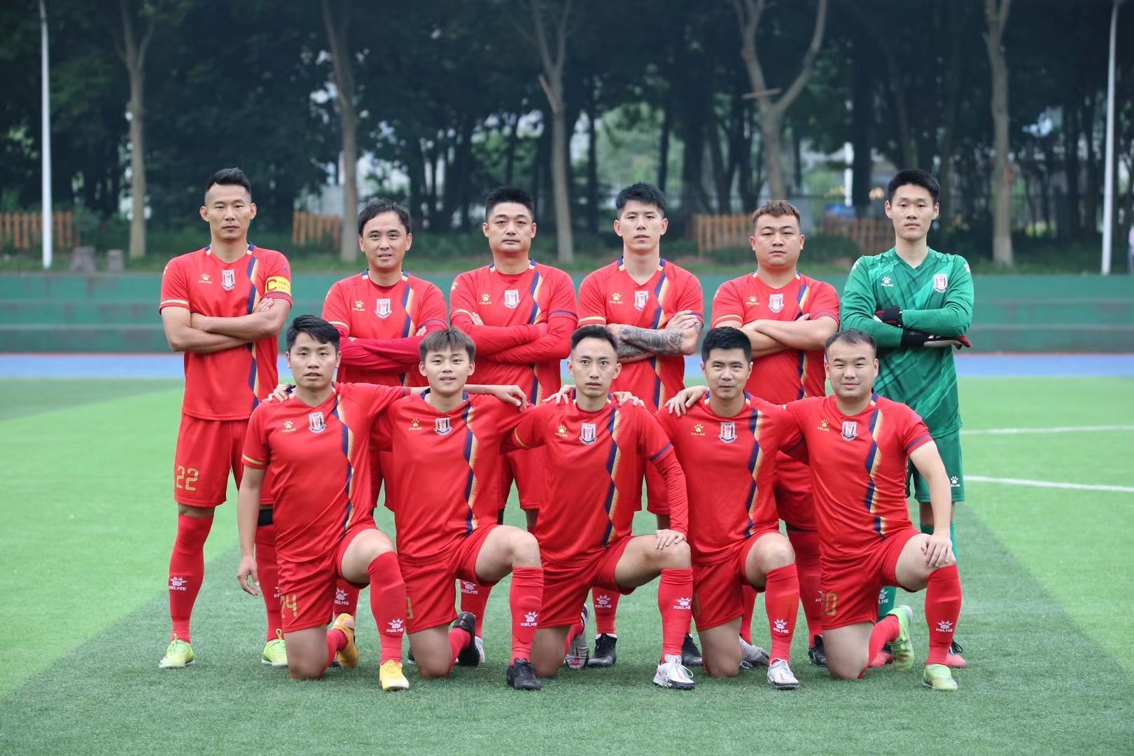 金京元被球员殴打,裁判金京元球场被打