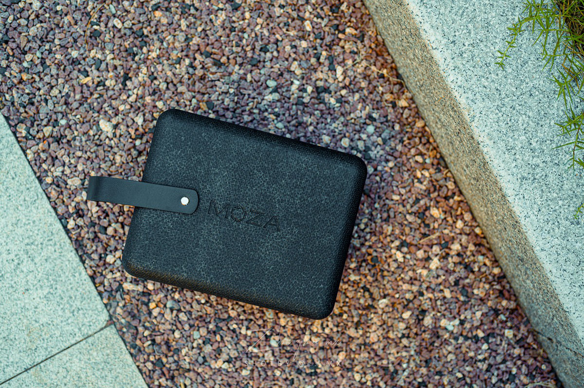 “跨界级”专业防抖，手机和微单都可用，普通人的视频“法宝”