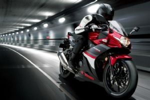 20款铃木gsx250r上市时间,2024豪爵铃木gsx250r测评