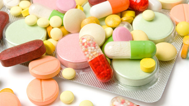 店主卖药却不知药品成分按药瓶轻重贴标签