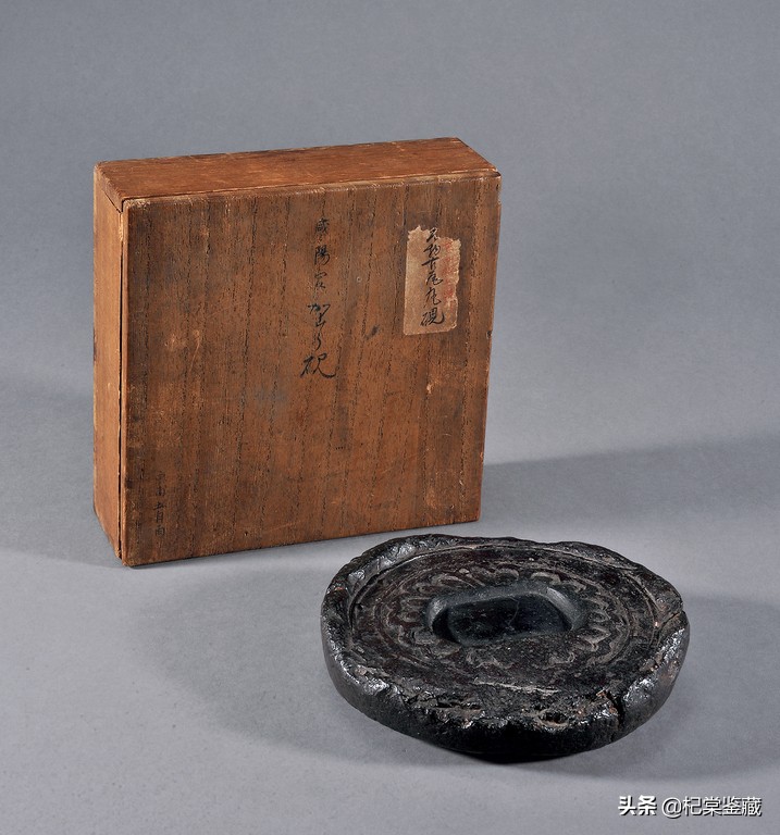 案上香烟铺贝叶,案上烟云