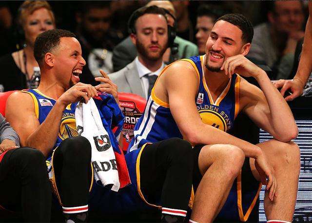 库里肩膀的伤疤,库里手腕伤疤