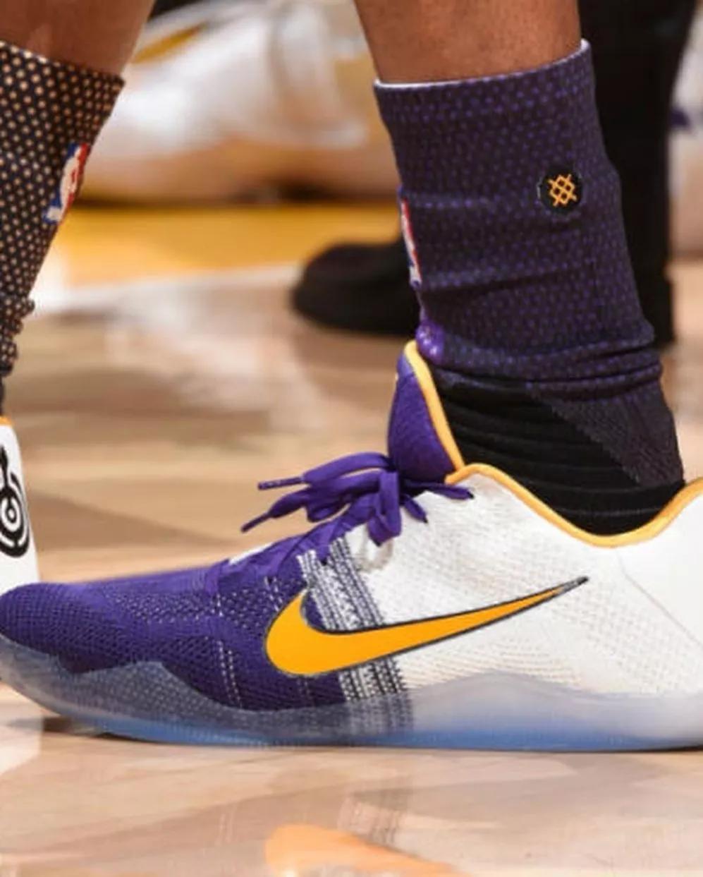 科比生涯最高分穿什么鞋,科比五名人堂配色nba上脚
