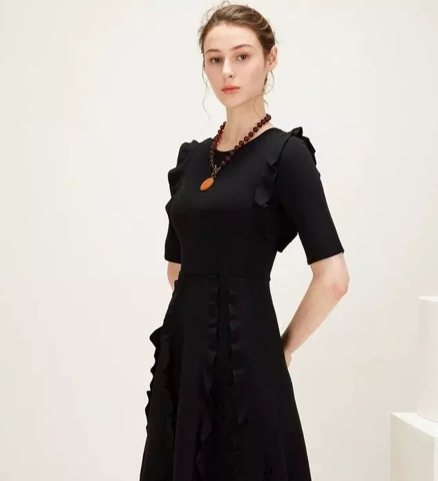 百变独特小黑裙,针织小黑裙高级感