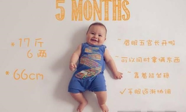 1-12周宝宝发育图片,12张宝宝照片从宝宝出生到现在