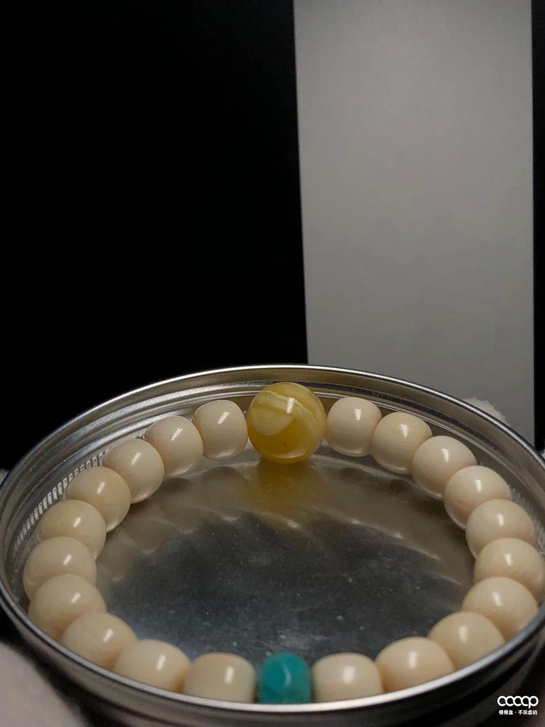 短发超飒小姐姐，玩串儿不贵也精致，骑起车来，帅翻天