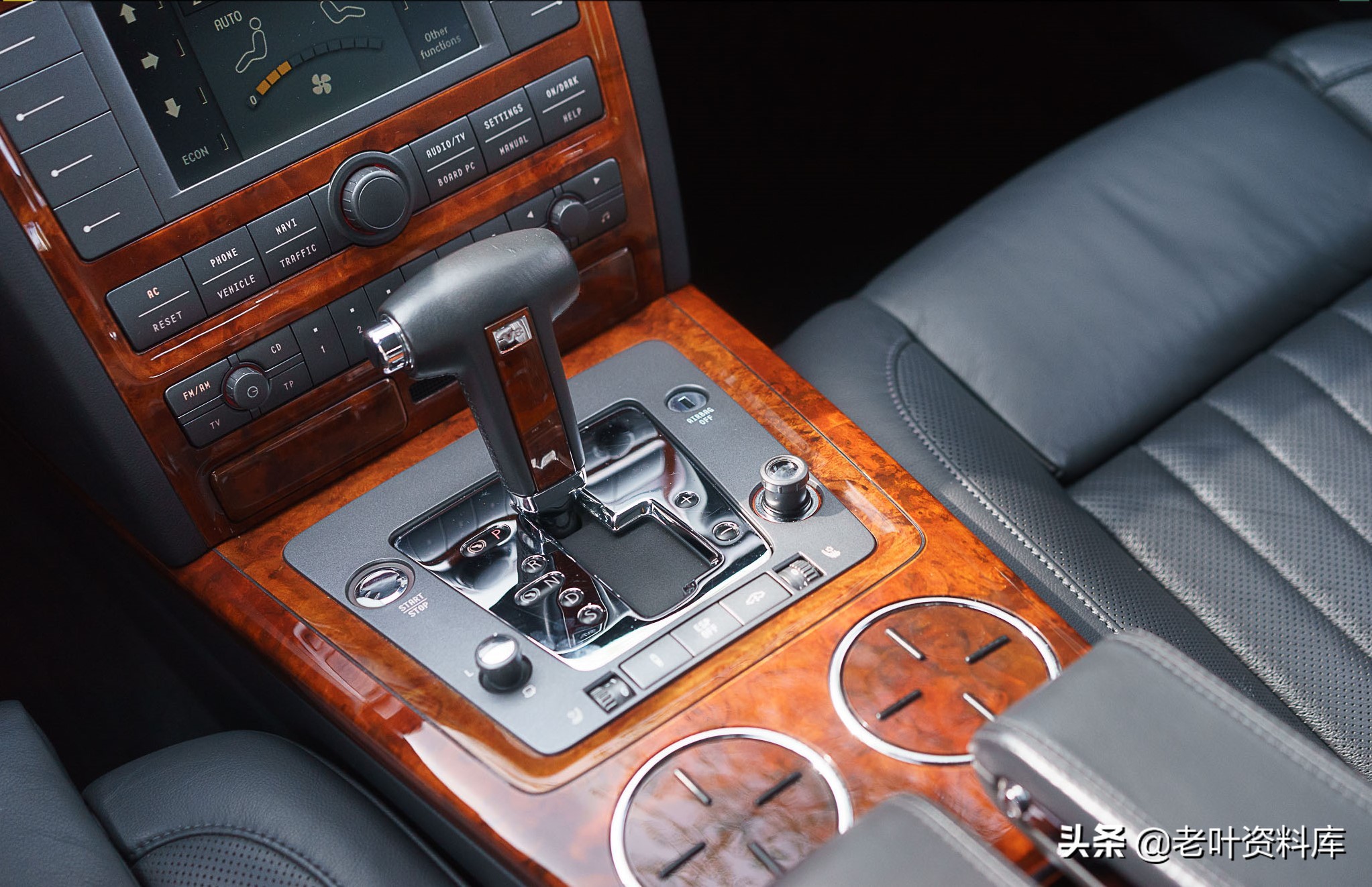 最低调的豪华汽车辉腾短片,2022年最低调的豪车