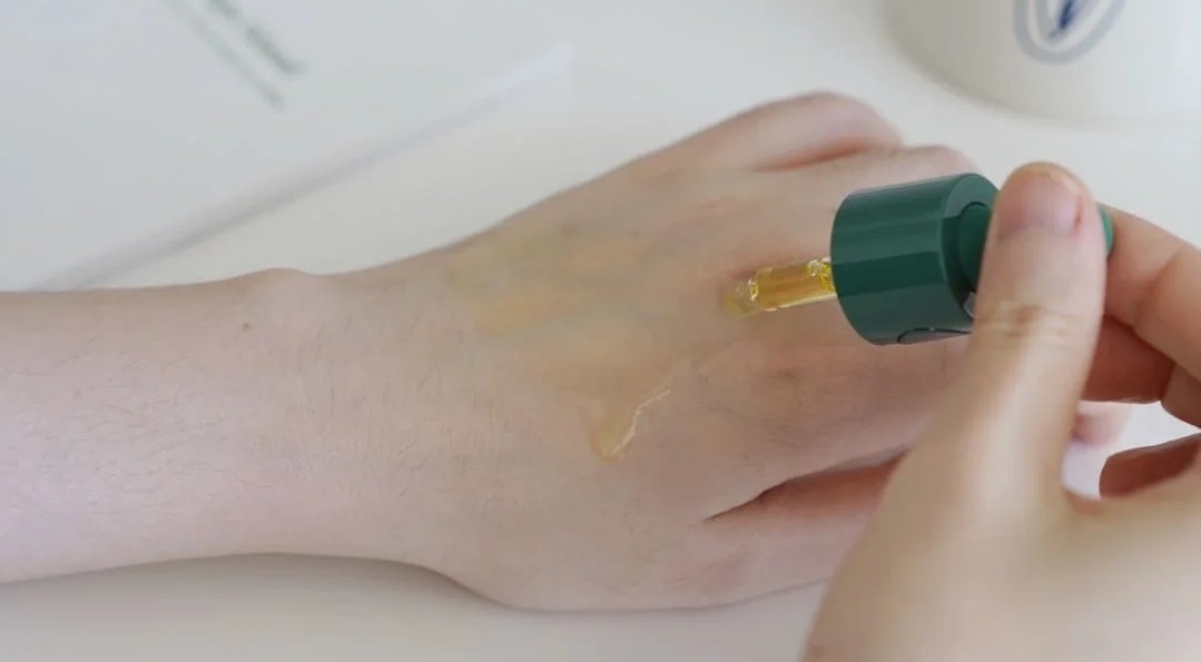 适合抗老修复熬夜提亮的精华油,适合大油皮性价比高的精华