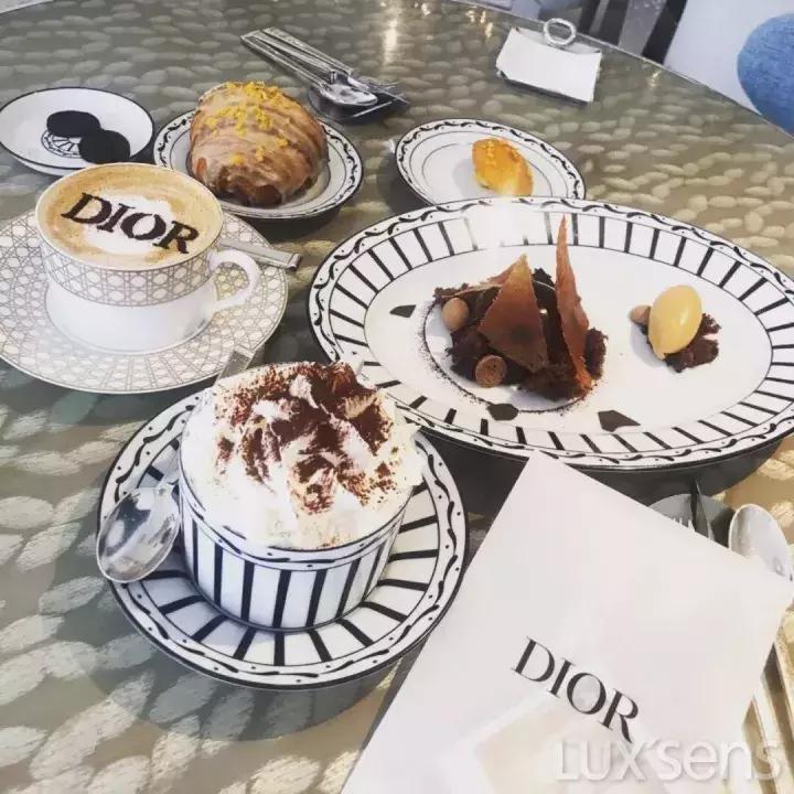 chanel价格直逼爱马仕,chanel香奈儿包包官网价格