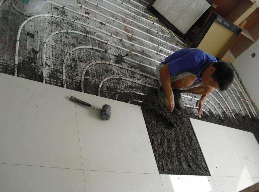 新房送的地暖地板能拆吗,新房有没有必要更换地暖