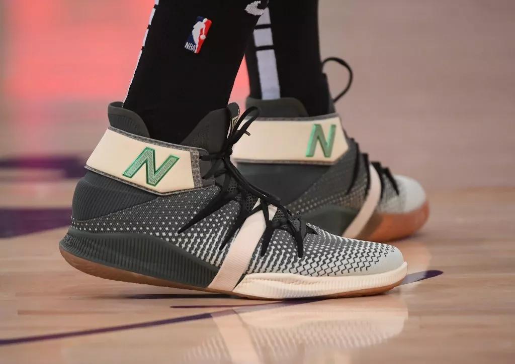 圣诞大战湖人上脚球鞋,圣诞大战詹姆斯盖帽塔图姆