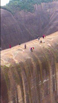 网上买的连衣裙到货了，店家连夜打电话跪求删除好评照片太尴尬了