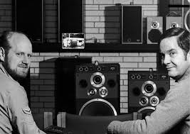 既能唱歌又能看电影的家庭影院,既能家庭影院又能k歌的音响