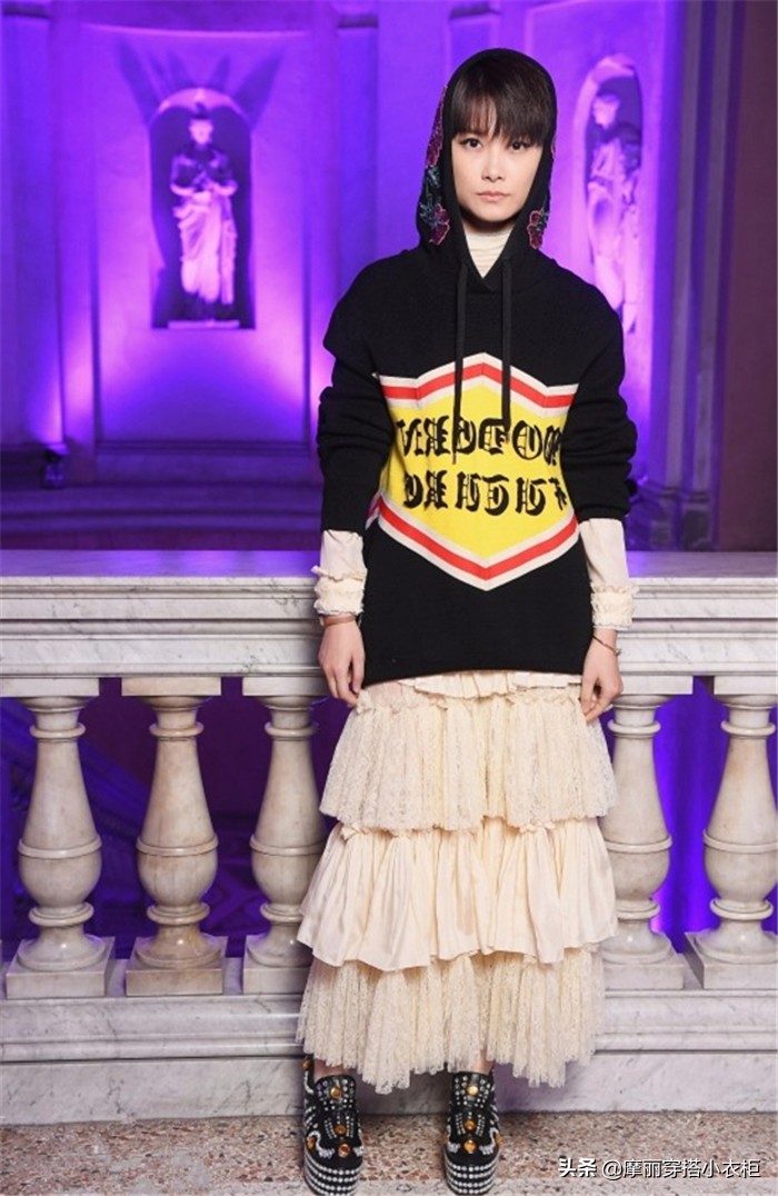 显瘦黑色卫衣,黑卫衣的四种穿搭