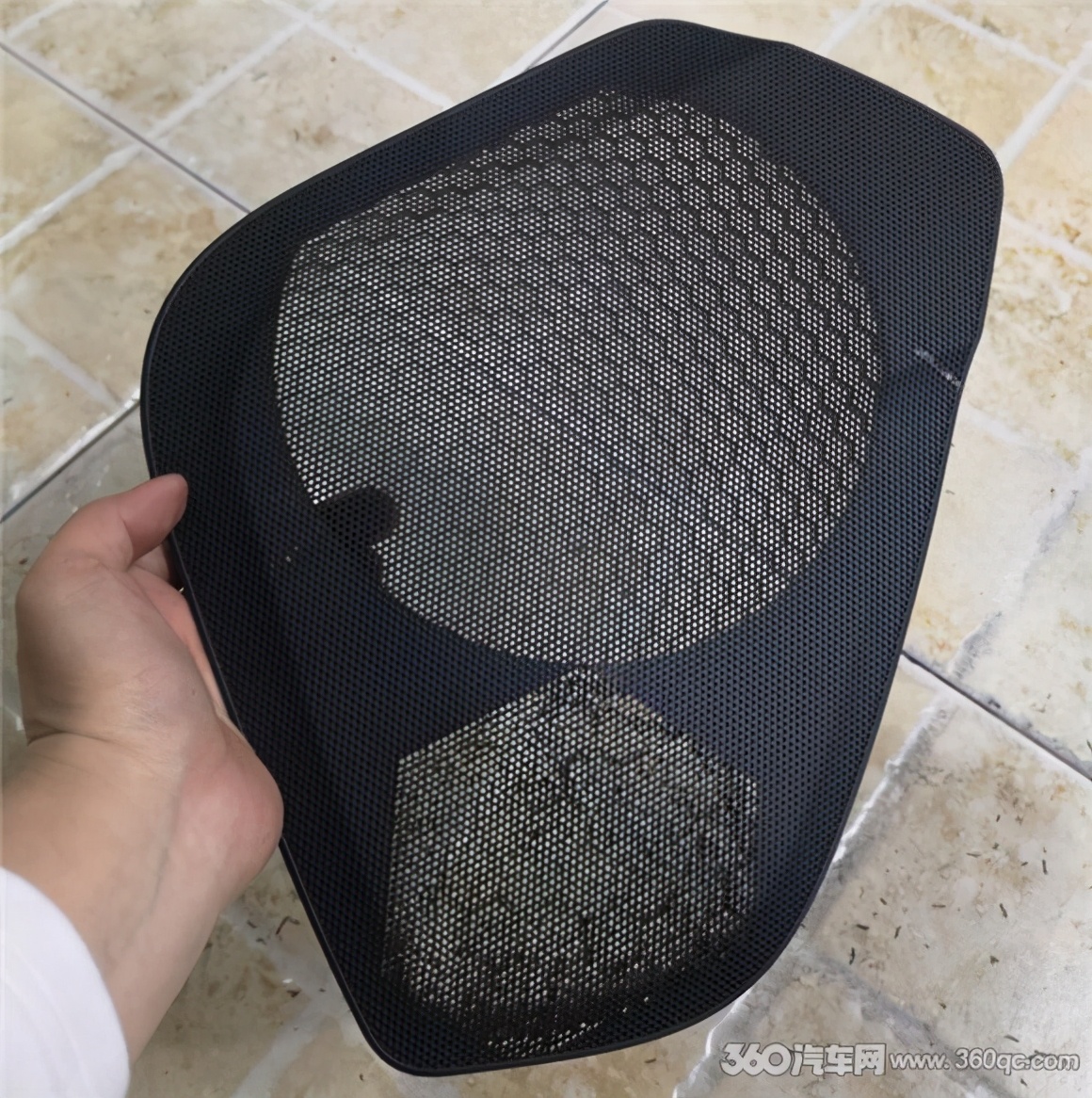 奥迪q7改装案例亮黑套件,新款奥迪q7改装智能大屏