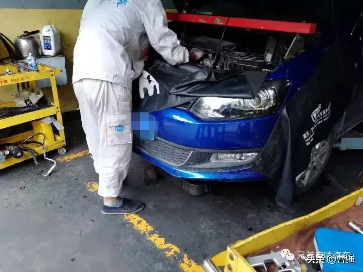 汽车发动机漏油要不要修理,大众POLO1.4L发动机进气支管漏油