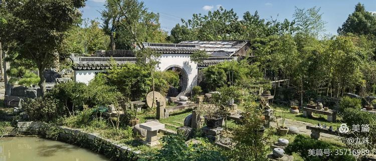 走进风雅石园，位于王店镇聚宝湾景区里