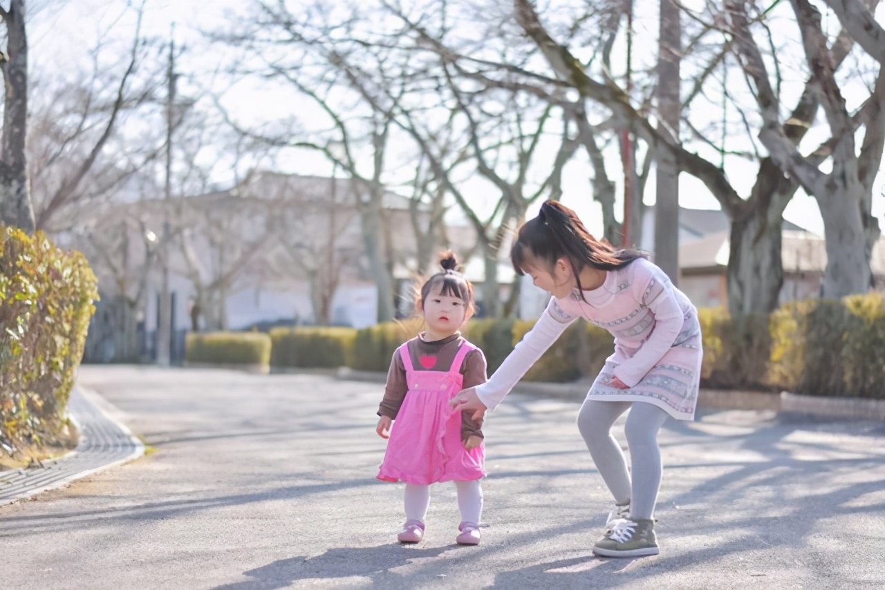 9岁孩子突然口吃结巴说不出话,2岁多孩子突然有点结巴