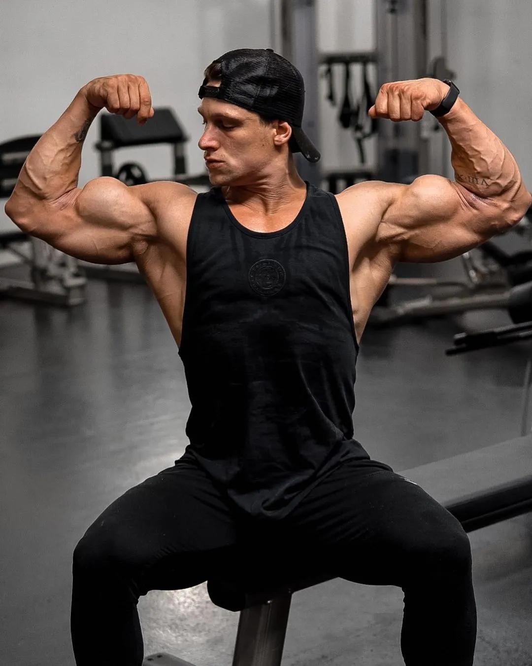 90后奶爸搞怪哄娃,肌肉奶爸带娃路人反应