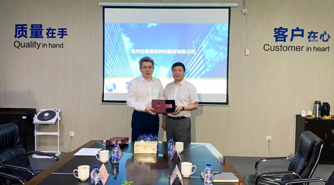 政府领导走访调研企业,黄浦区领导走访调研企业