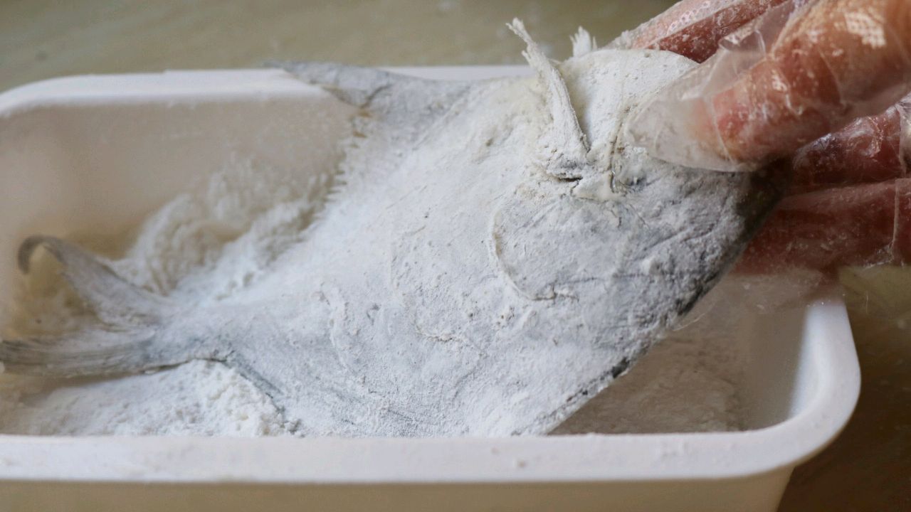 香煎鲳鱼的家常做法大全集,白鲳鱼怎样香煎外酥内嫩