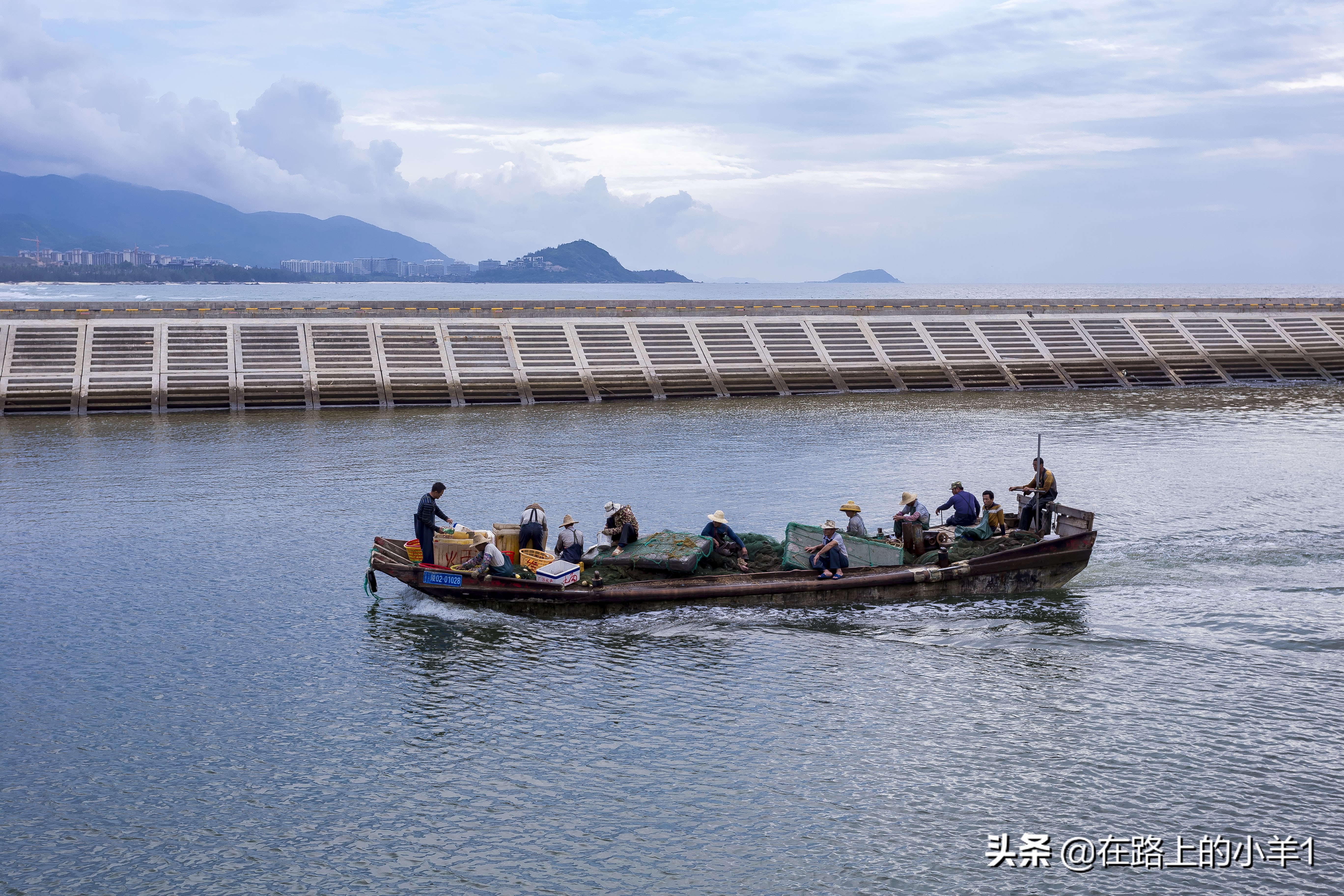 此地距离三亚仅23分钟车程,游客稀少环境清幽,真正的度假胜地
