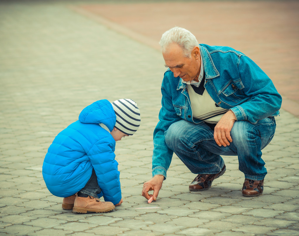 五年级下册作文形形色色的人爸爸,五年级作文形形色色的人教学