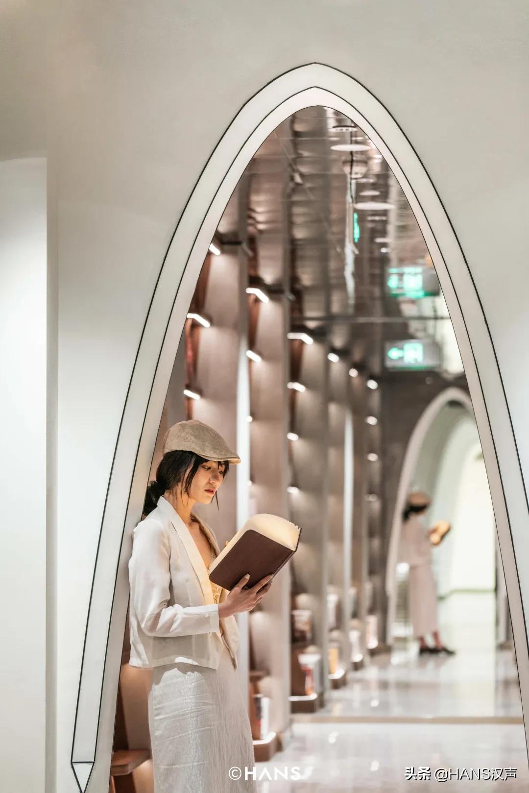 青山区红房子光影秀,青山红房子网红打卡地