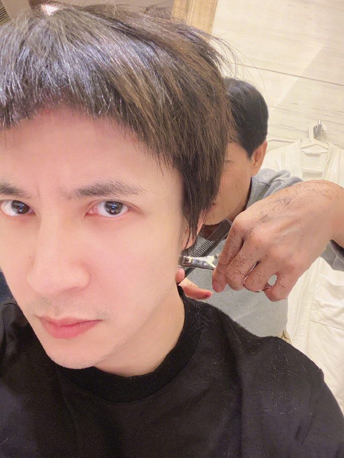 薛之谦鬓角发型,薛之谦综艺鬓角剃光