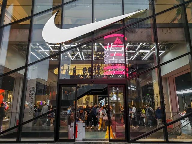 巨亏79亿美元的耐克还能翻身吗,耐克单季为什么亏了50亿