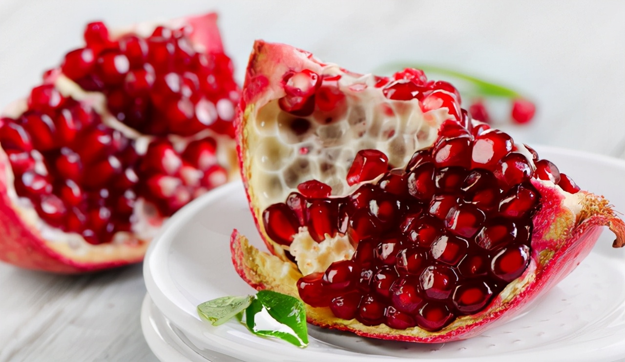 秋天吃石榴的功效,秋天吃石榴有什么好处有禁忌吗