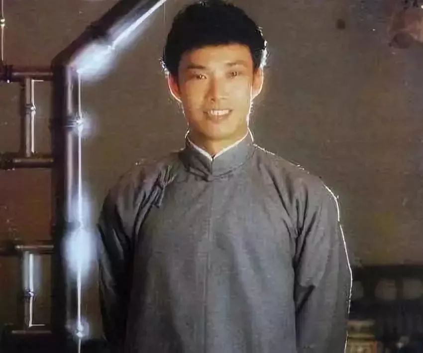 64岁费玉清告别歌坛,现场泪奔,万望珍重