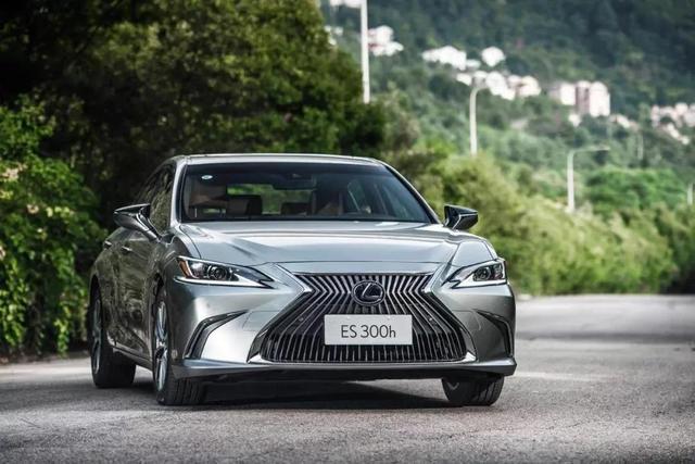 丰田皇冠陆放和大众途观l哪个好,皇冠陆放两驱精英版体验